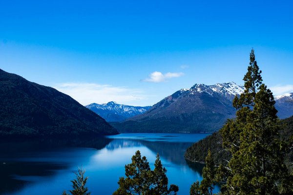 Quels sont les critères pour choisir une location de vacances en Provence avec des ateliers de sculpture et des randonnées guidées?